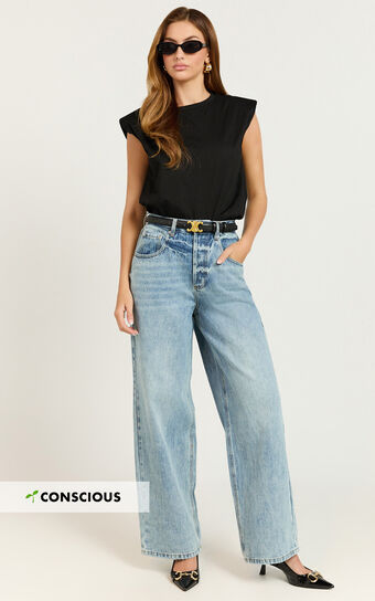 Amalie The Label - Herrera Mid Rise Wide Leg Denim Jeans in Mid Blue Wash