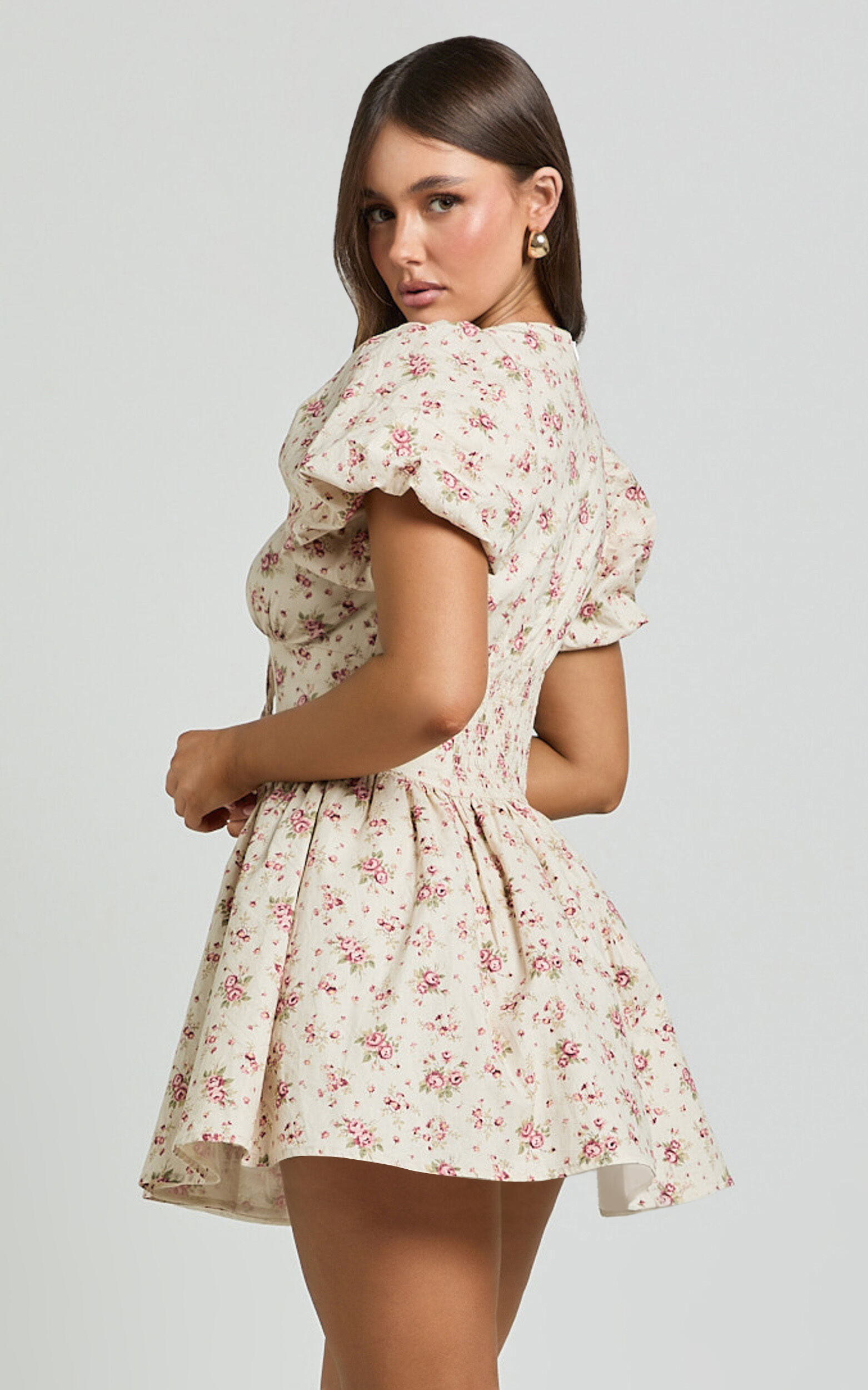 Evans Mini Dress Short Sleeve Shirred Back Plunge Dress in Pink Floral Showpo