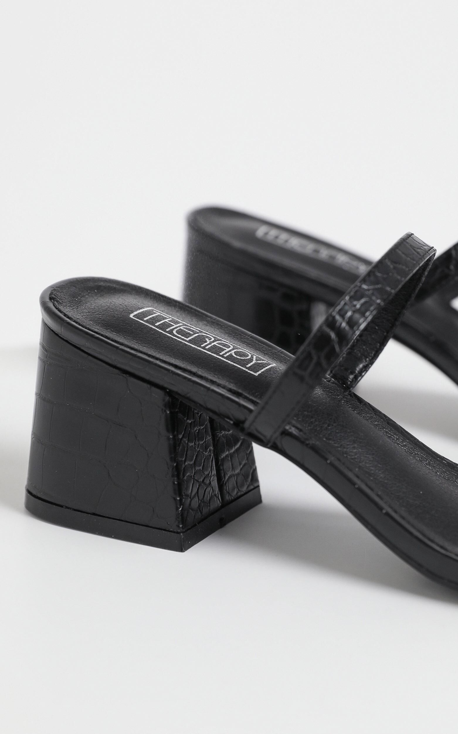 Therapy goldie black 2025 croc