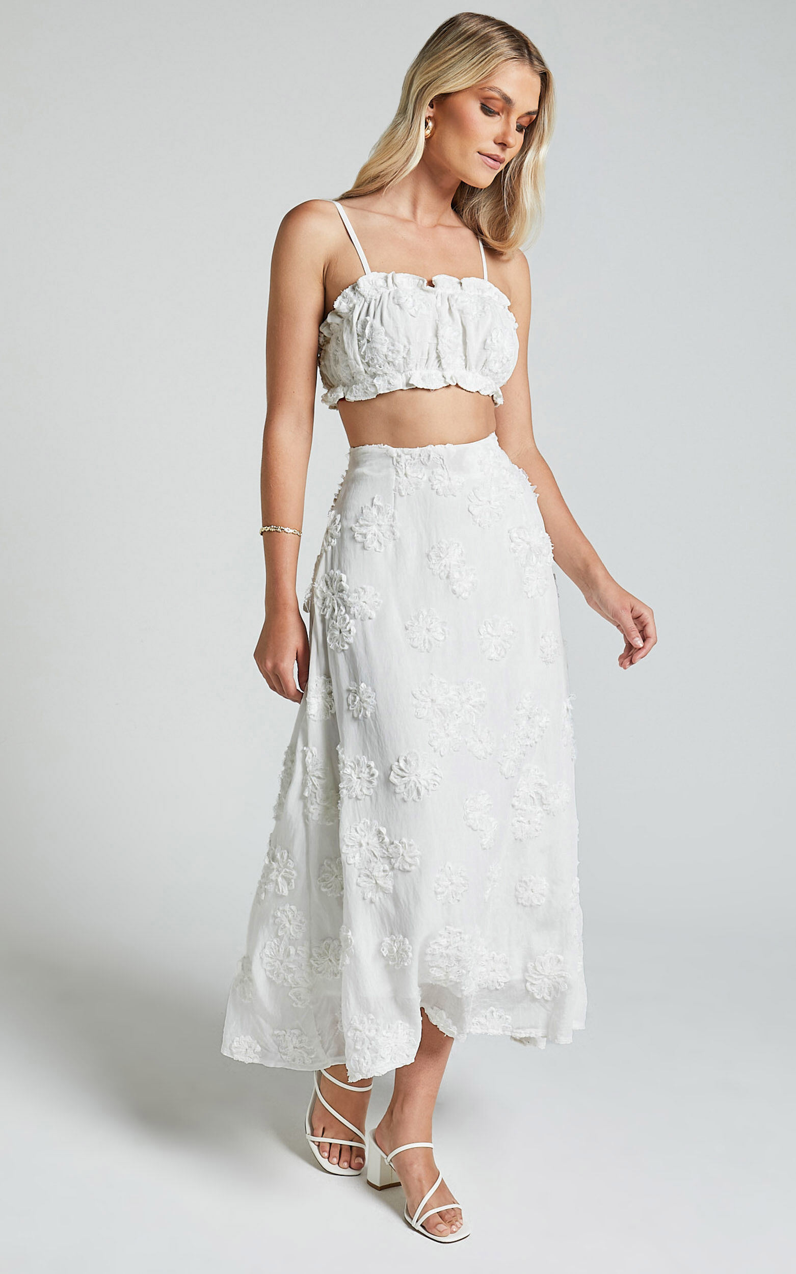 Crop top and long skirt 3d discount