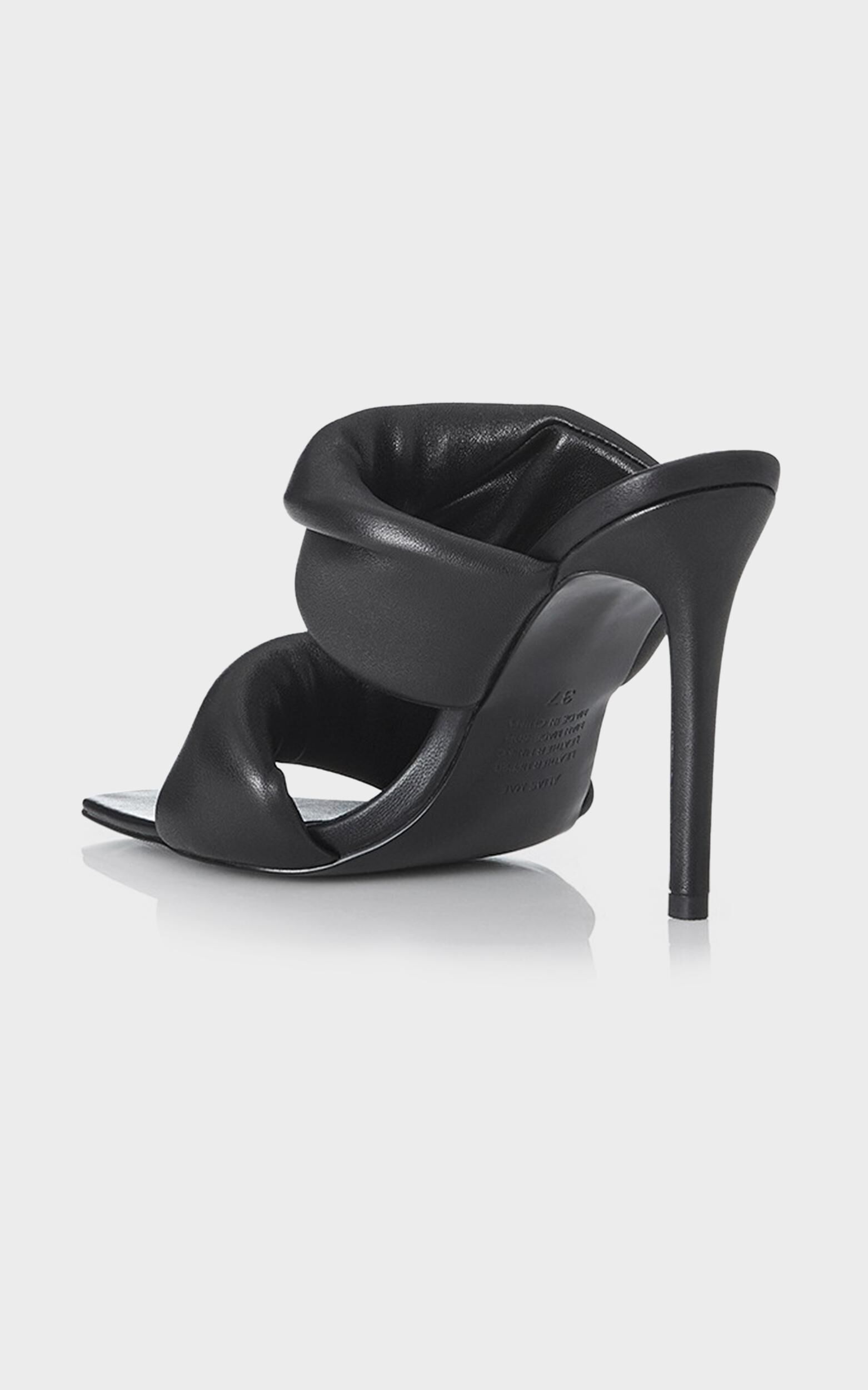 Issy mule store