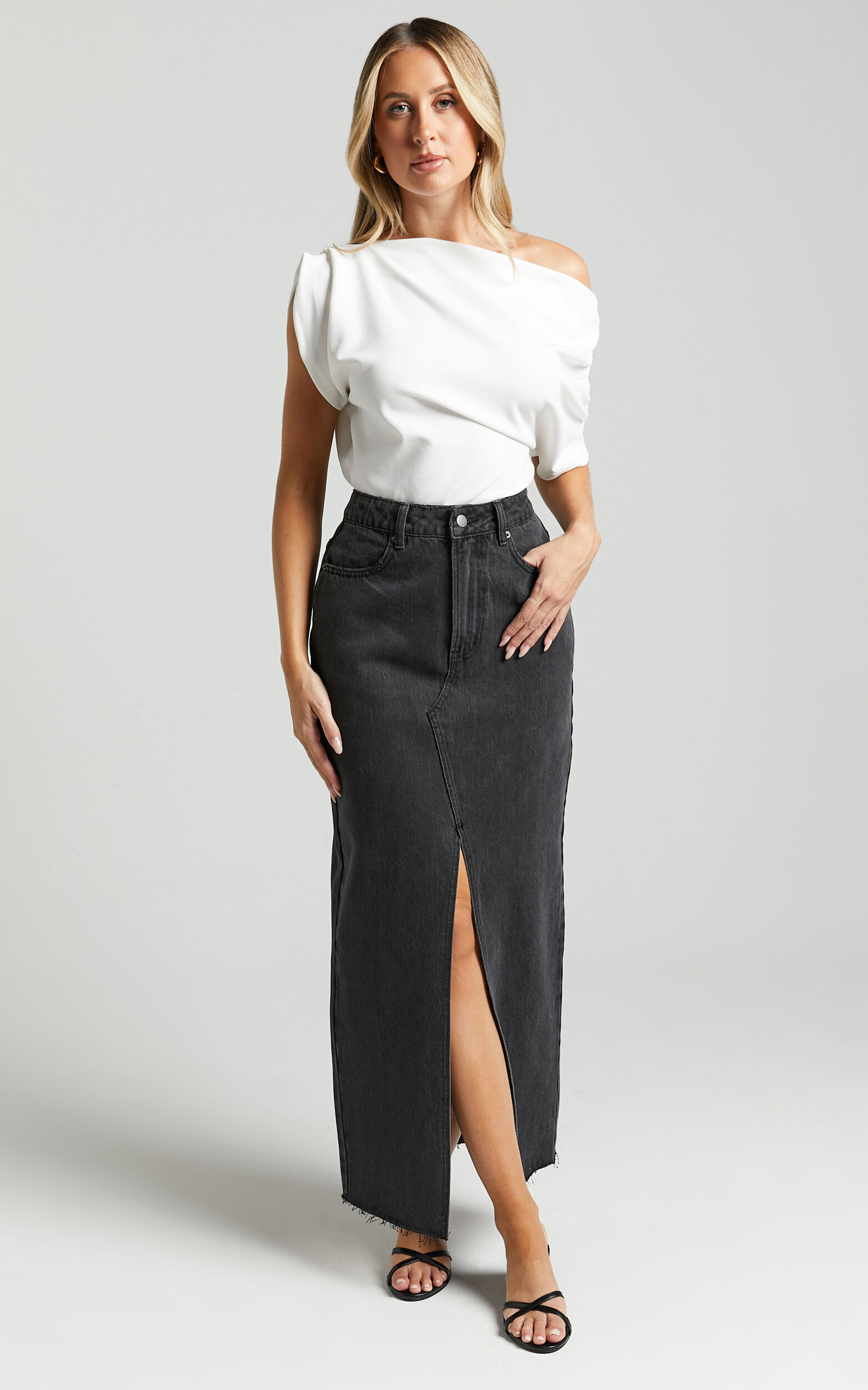 Kira Midi Skirt - Front Split Denim Skirt in Washed Black - 06, BLK1
