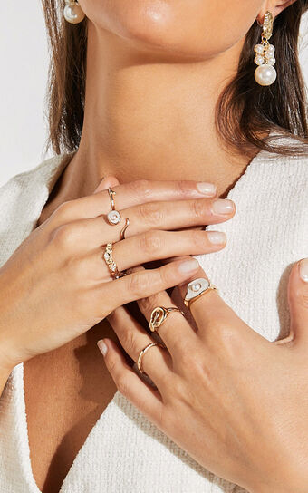 Paloma Rings 6 Pack Gold Ring Set in No Brand