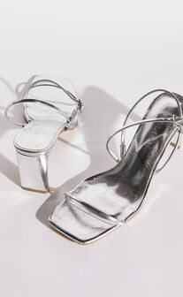 Billini - Kittie Heels in Silmet