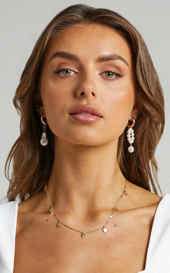 Herrah Asymmetric Earrings in Pearl