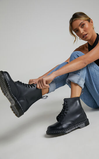 1460 8 eye smooth boot black top