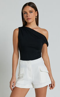 Catarina Shorts - High Waisted Pocket Detail Tailored Shorts in Off White