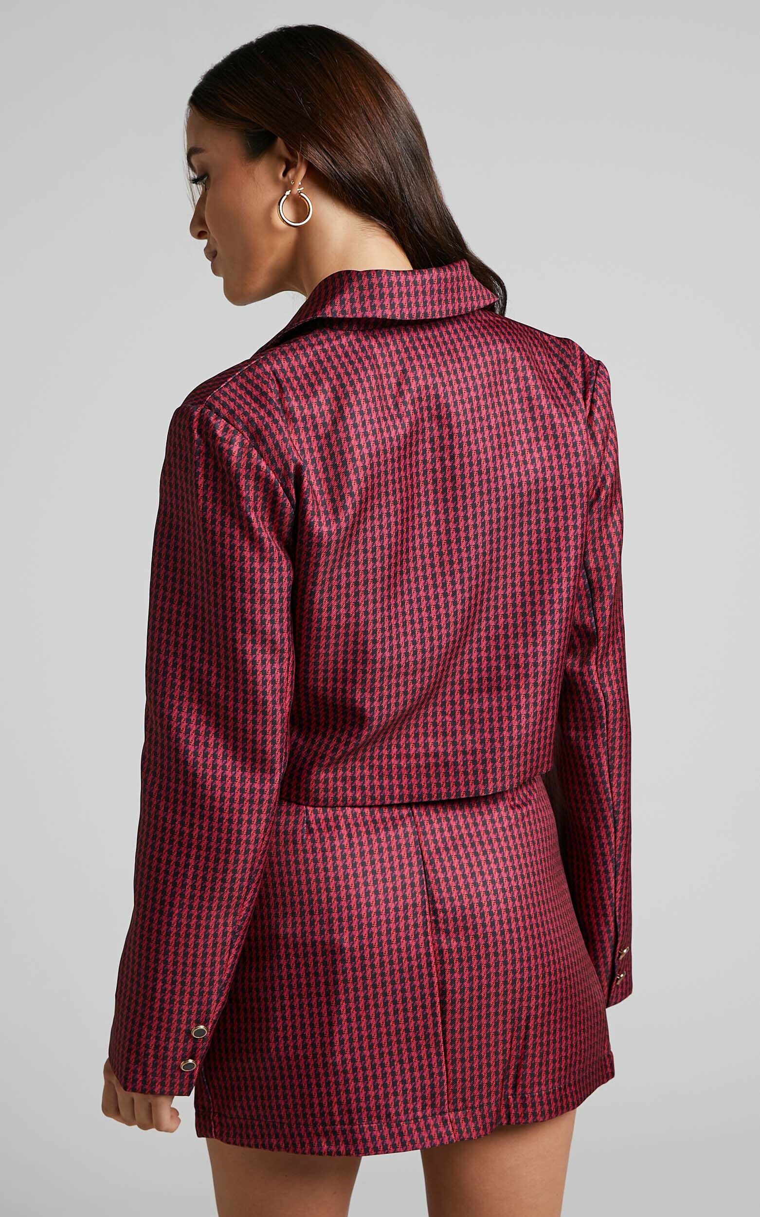 Wilma Mini Skirt Button Detail Houndstooth Skirt in Burgundy