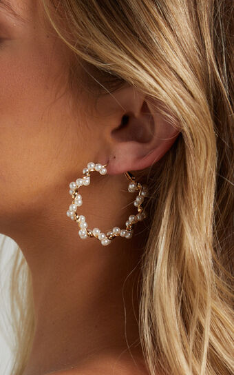 Bev Hoop Earrings in Gold and Pearl