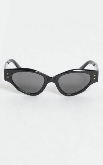 Mink Pink - Tidal Sunglasses in black and smoke mono