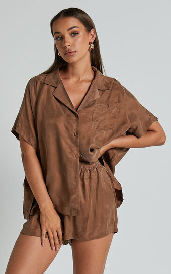 Kaya Shirt - Cupro Button Up Short Sleeve Shirt in Mocha