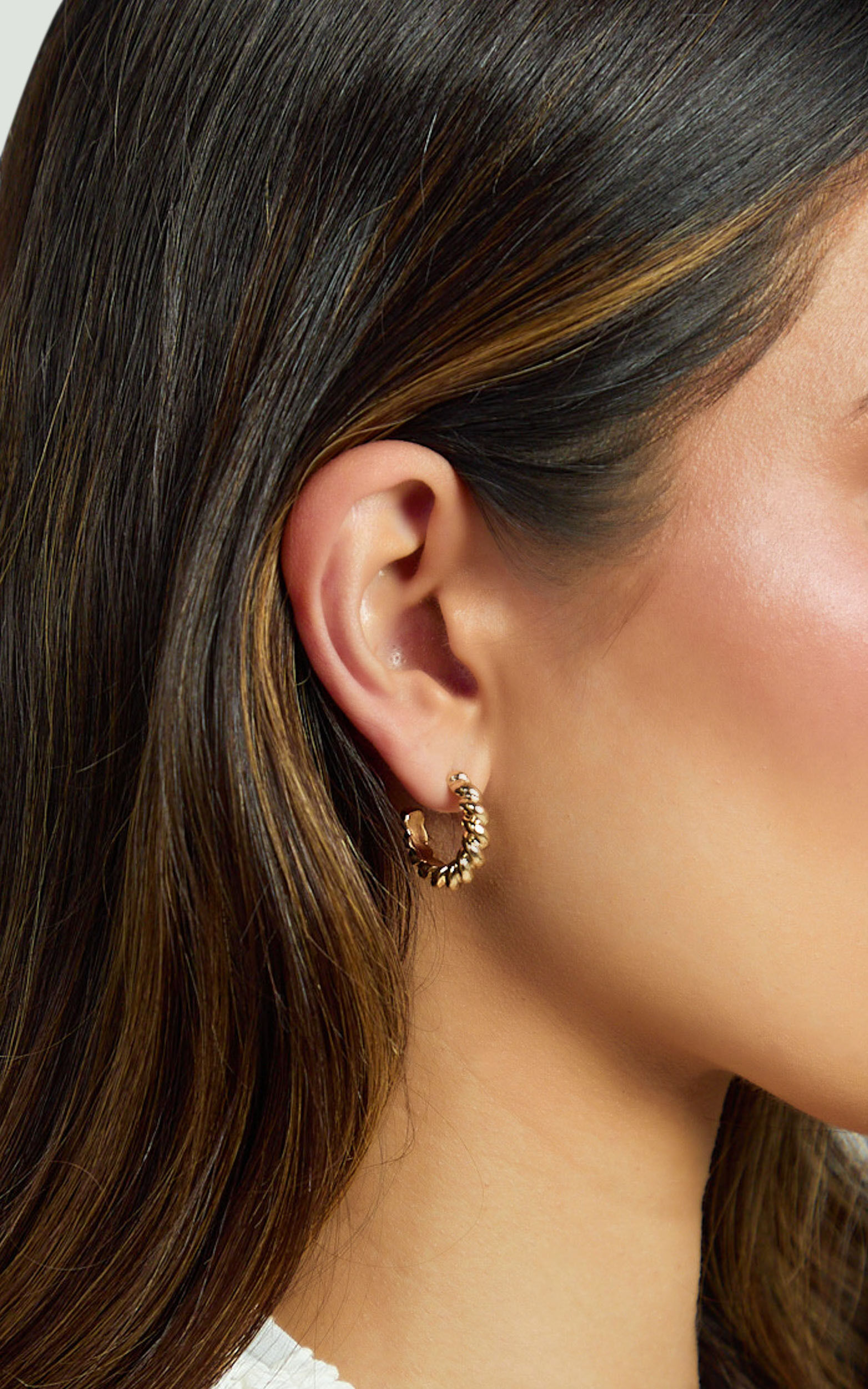 Naomi Earrings - Twisted Hoop Earrings in Gold - NoSize, GLD1