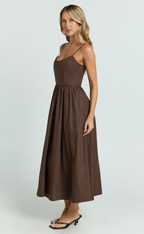 Braelyn Midi Dress - Scoop Neck Flare Dress in Chocolate