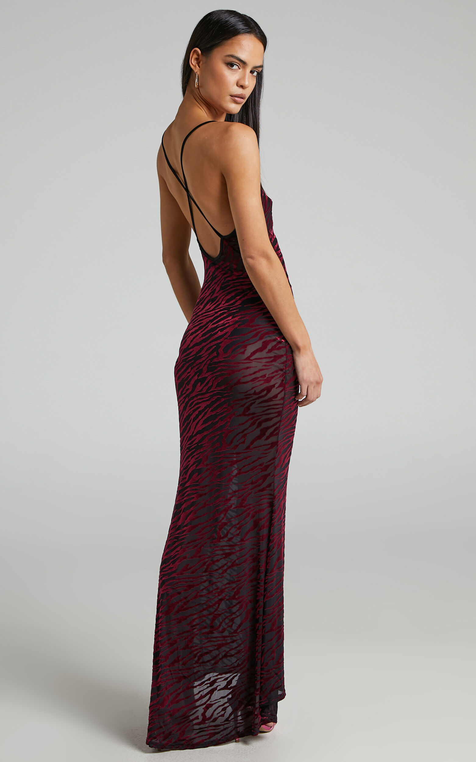 Maroon backless dress 2025