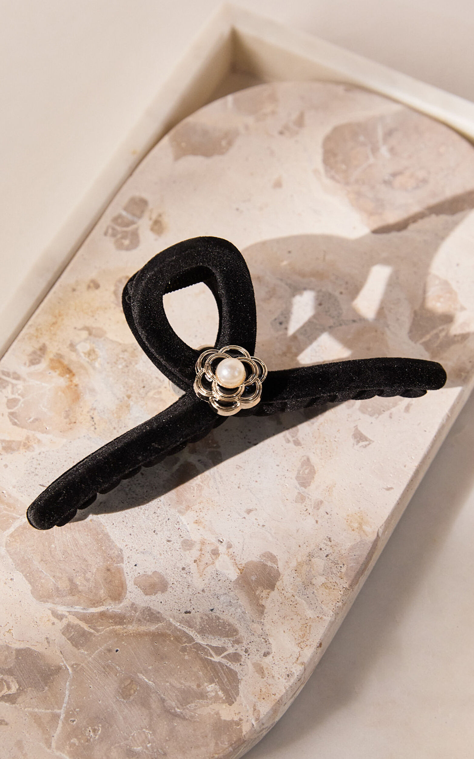 Ebony Hair Clip - Gold Pearl Pendant Detail Velvet Hair Clip in Black - NoSize, BLK1