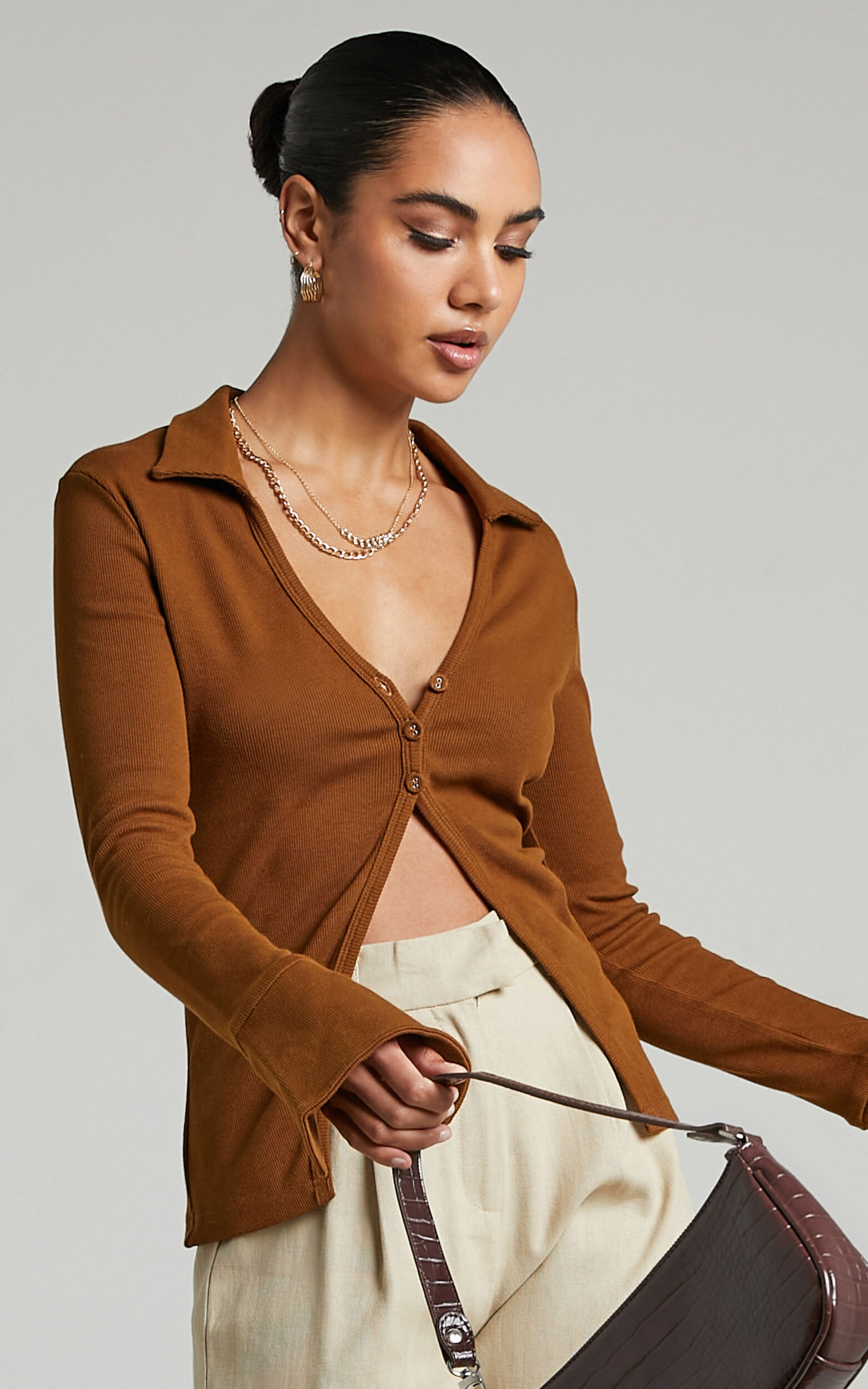 Amsu Top - Long Sleeve Button Up Top in Chocolate - 06, BRN1