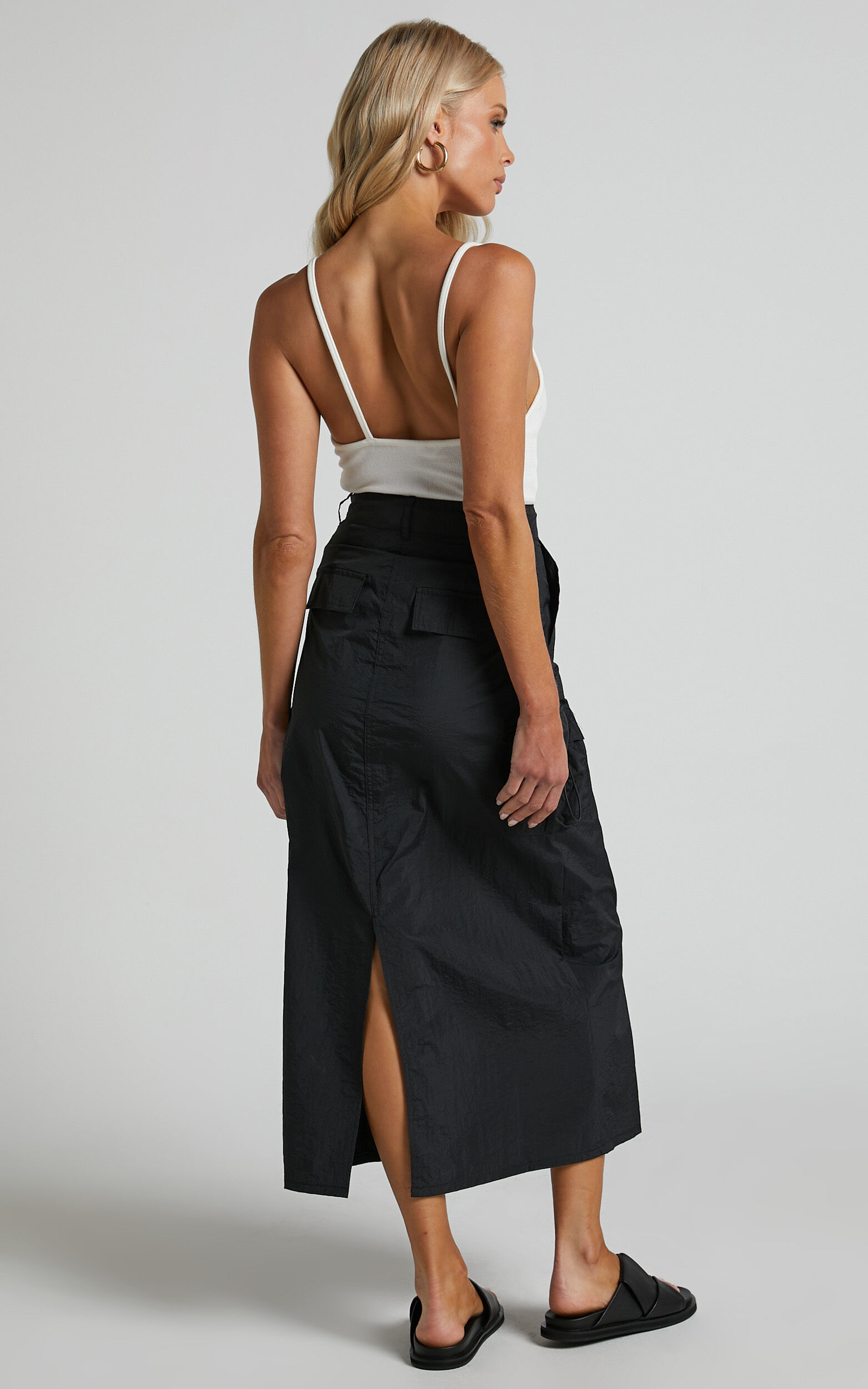 Black midi skirt with pockets online