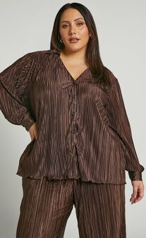 Beca Shirt - Plisse Button Up Shirt in Chocolate