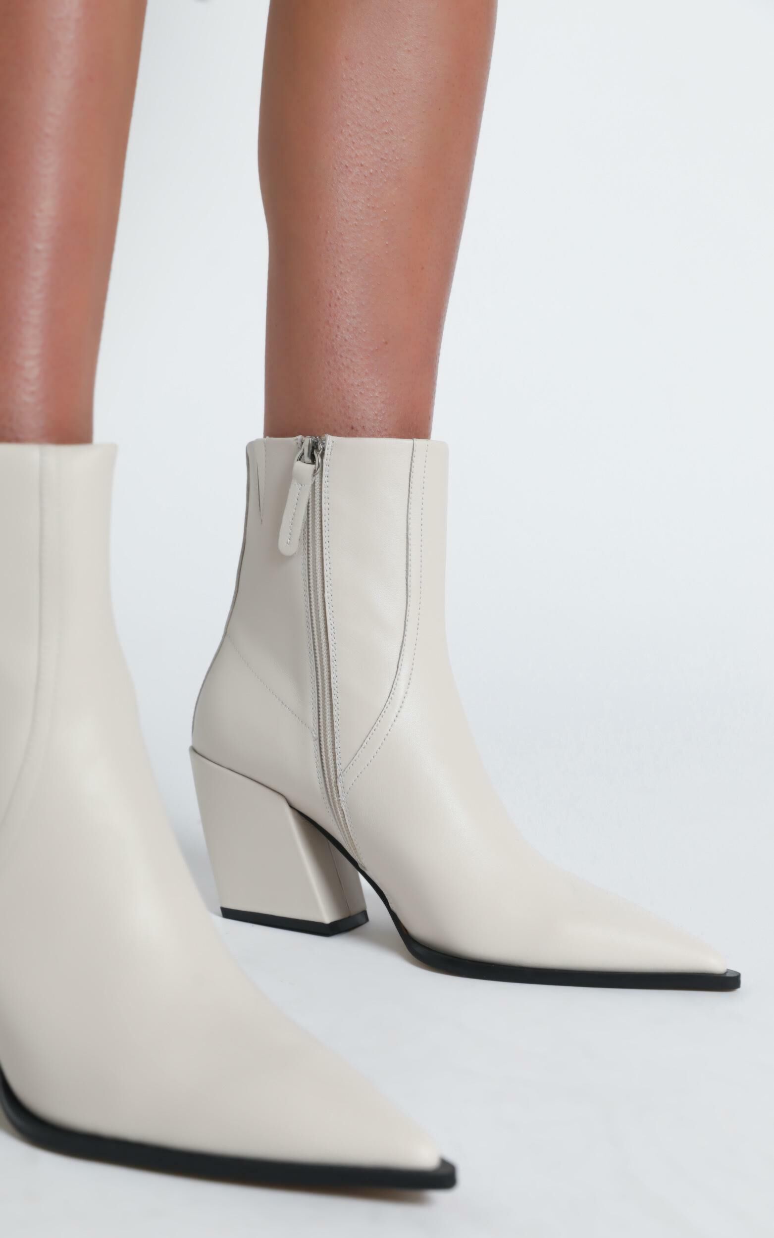 Alias mae white boots on sale