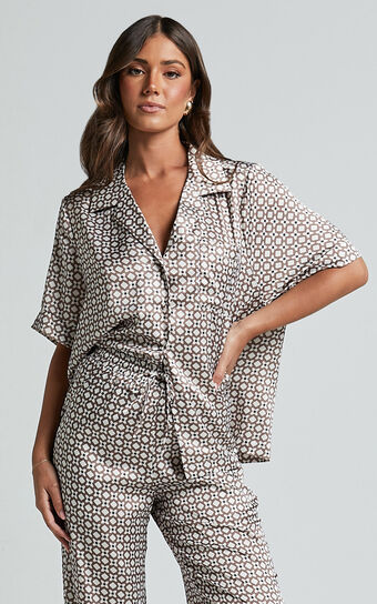 Rosetti Top - Relaxed Short Sleeve Button Through Blouse in Tessara Geometric Print Showpo