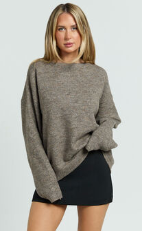 Amanda Top - Crew Neck Long Sleeve Knit Sweater in Mushroom