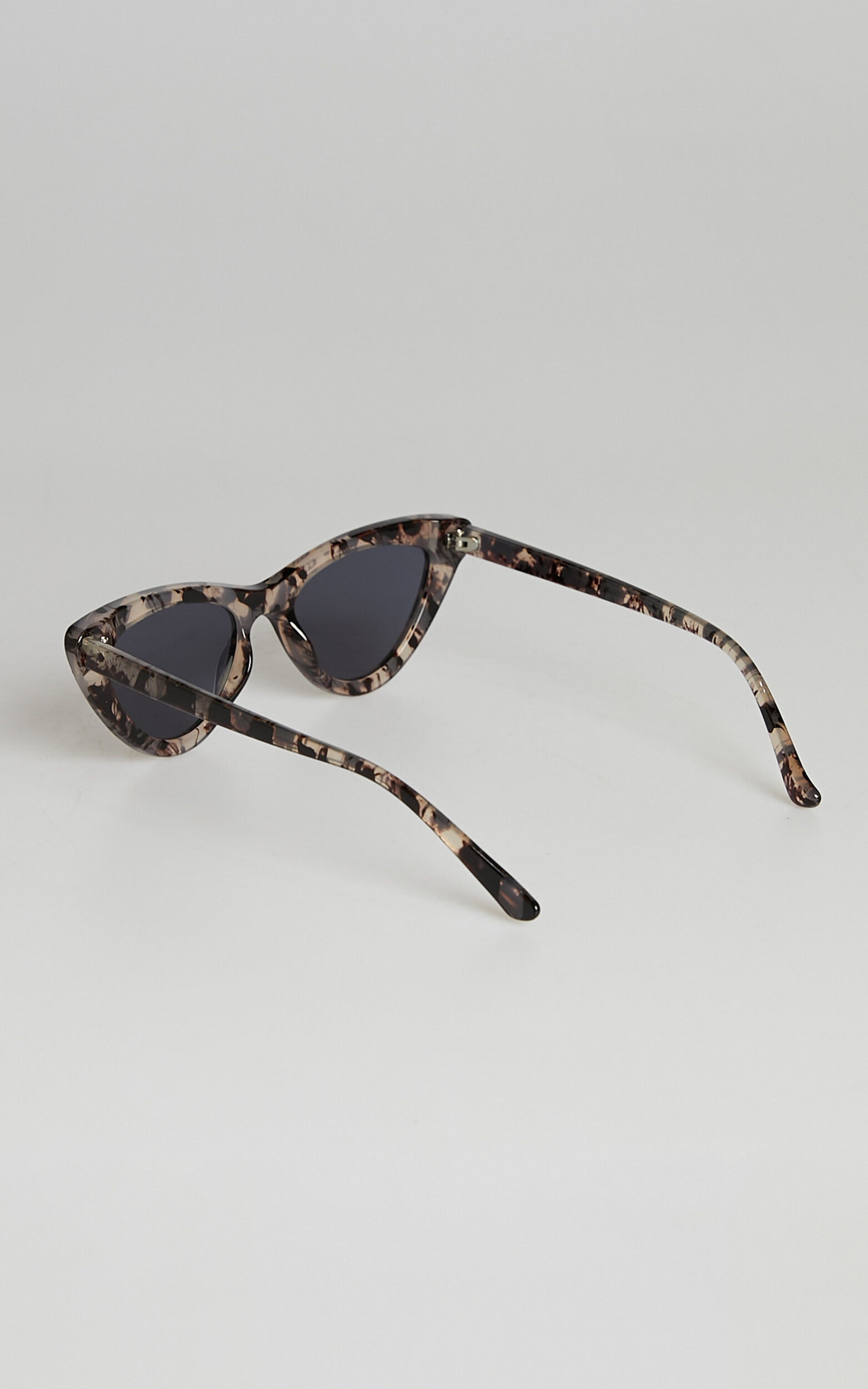 Cat eye leopard print sunglasses sales