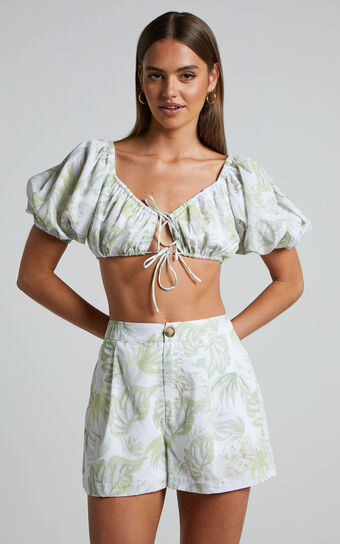 Jorina Shorts - Bermuda Shorts in Tropical Palm