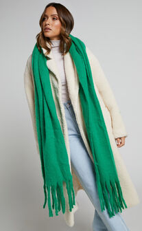 Marlowe Thick Long Tassles Scarf in Green