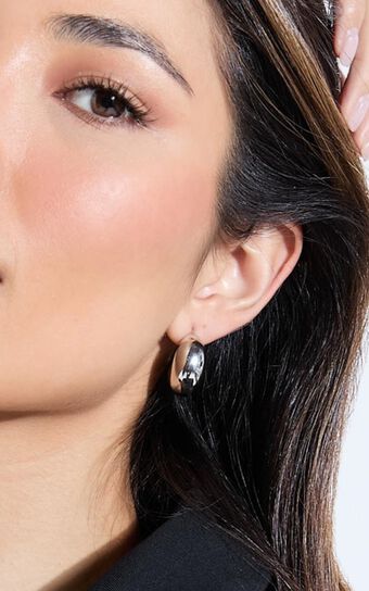 Nicole Teardrop Earrings in Silver