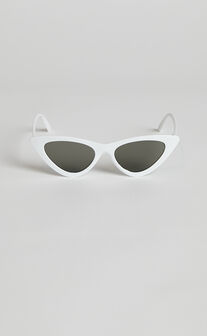 Kurthy Cat Eye Sunglasses in White