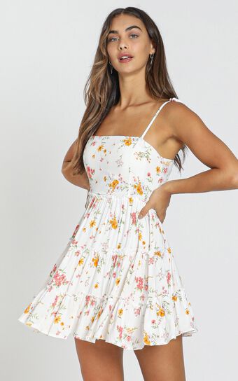 Runway Ready Dress In White Floral